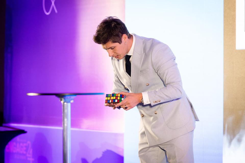 Ben Hanlin achieves the impossible by perfectly replicating all sides of Rubik's cube shuffled randomly by the audience in a matter of seconds