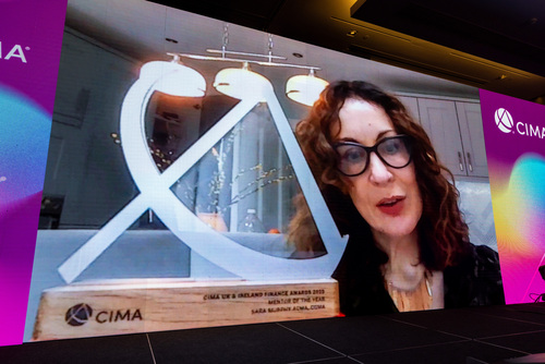 Sara Murphy, Finance Director, West Pharmaceuticals accepting the award for Mentor of the Year 2025 in absentia